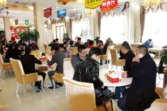 针对开化当地生齿少、市场规模小高档品牌少、